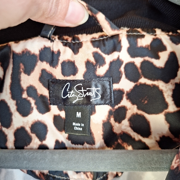 Cropped Cheetah Jacket - Picture 5 of 15